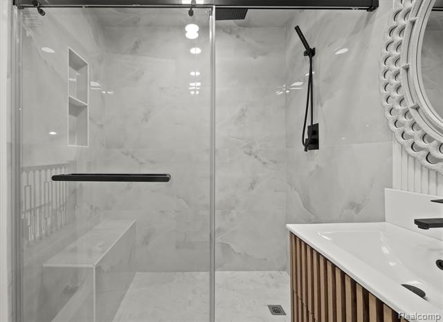 Builiding view forty two for 4117 Marlwood, West Bloomfield, MI. 48323