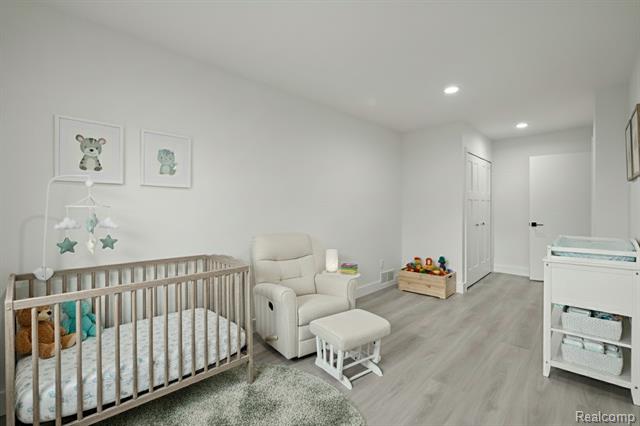 Builiding view forty for 4117 Marlwood, West Bloomfield, MI. 48323