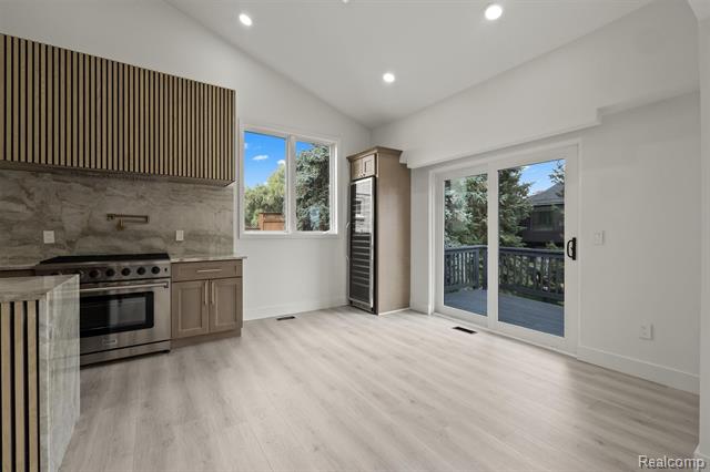 Builiding view seven for 4117 Marlwood, West Bloomfield, MI. 48323