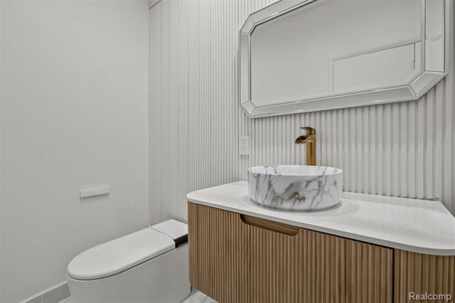 Builiding view seventeen for 4117 Marlwood, West Bloomfield, MI. 48323