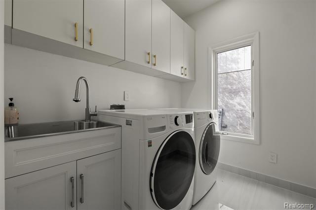 Builiding view sixteen for 4117 Marlwood, West Bloomfield, MI. 48323