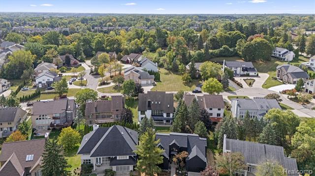 Builiding view sixty one for 4117 Marlwood, West Bloomfield, MI. 48323