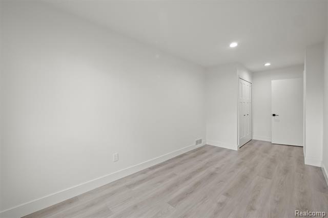 Builiding view thirty nine for 4117 Marlwood, West Bloomfield, MI. 48323