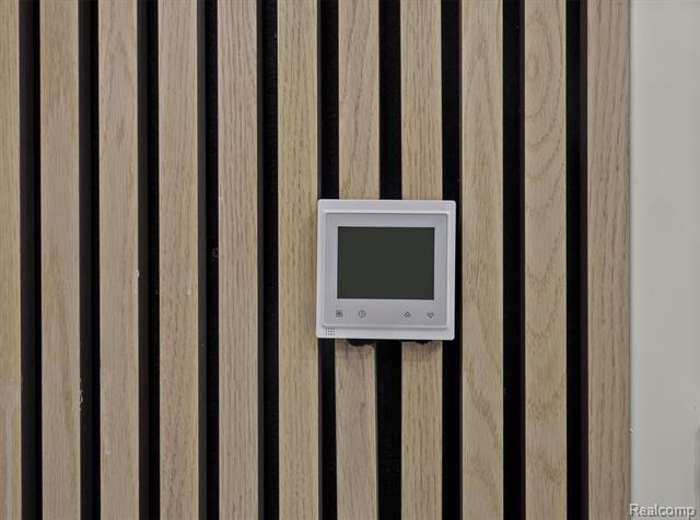 Builiding view thirty one for 4117 Marlwood, West Bloomfield, MI. 48323