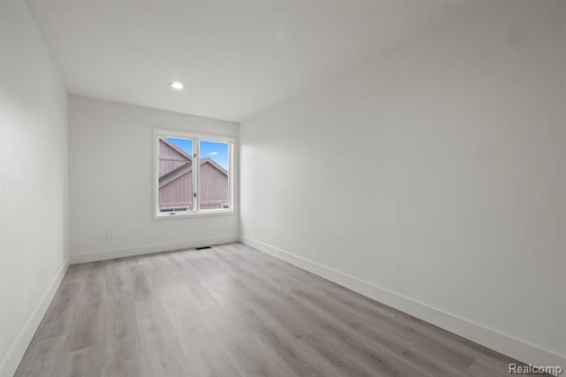 Builiding view thirty seven for 4117 Marlwood, West Bloomfield, MI. 48323