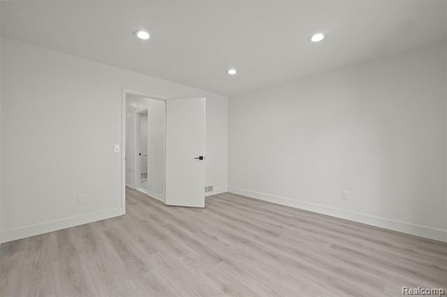 Builiding view thirty three for 4117 Marlwood, West Bloomfield, MI. 48323