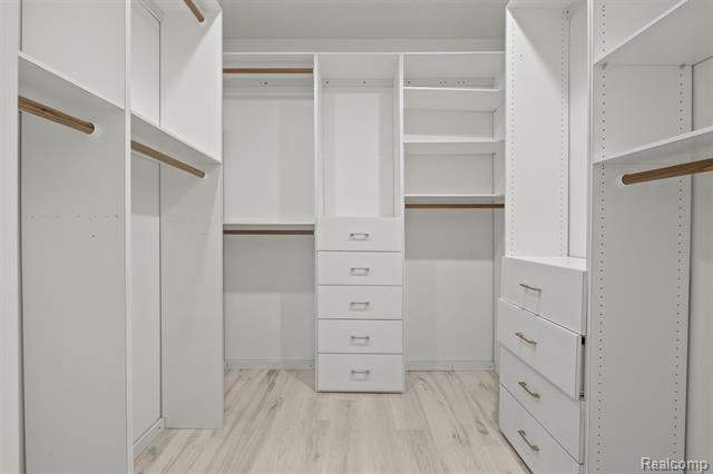 Builiding view twenty five for 4117 Marlwood, West Bloomfield, MI. 48323