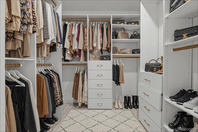 Builiding view twenty four for 4117 Marlwood, West Bloomfield, MI. 48323