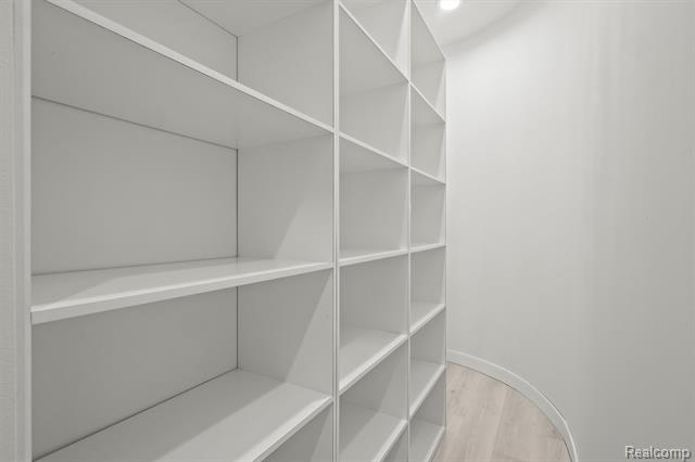 Builiding view twenty seven for 4117 Marlwood, West Bloomfield, MI. 48323