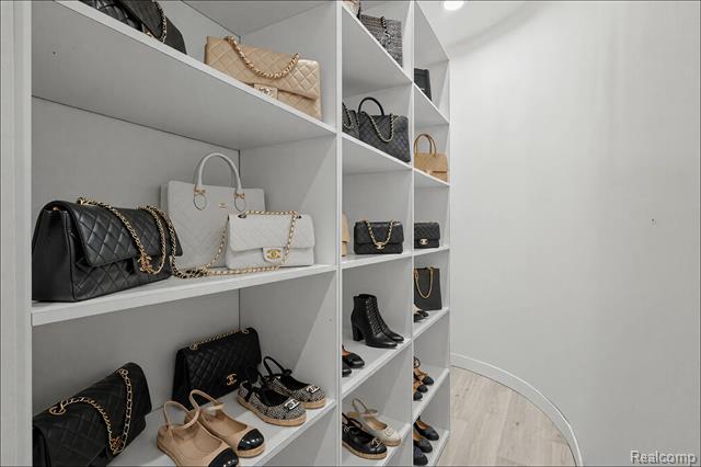 Builiding view twenty six for 4117 Marlwood, West Bloomfield, MI. 48323