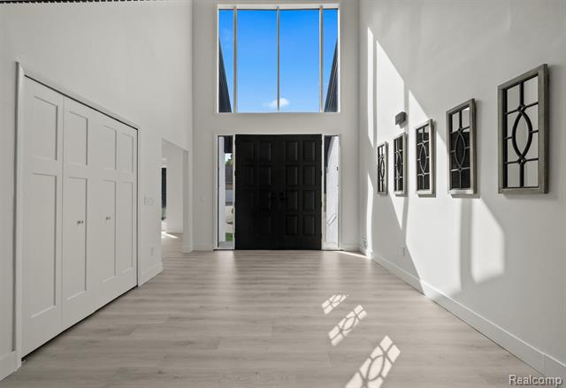 Builiding view two for 4117 Marlwood, West Bloomfield, MI. 48323