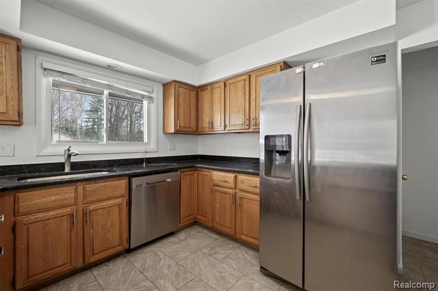 Builiding view five for 5570 Forman, Bloomfield Hills, MI. 48301