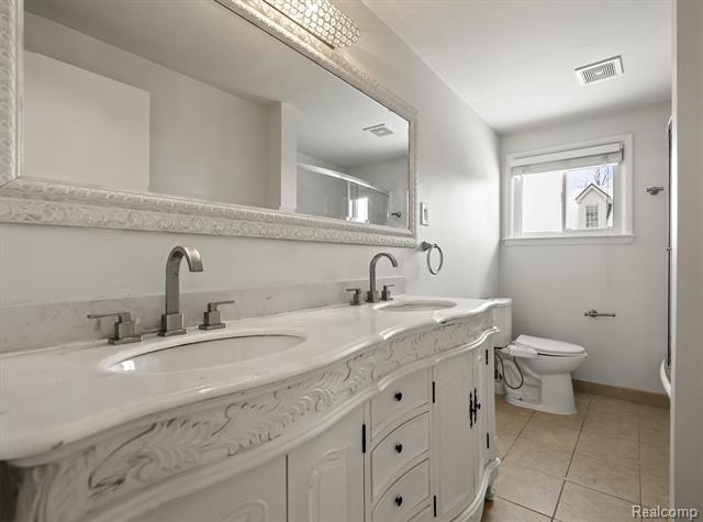 Builiding view seventeen for 5570 Forman, Bloomfield Hills, MI. 48301