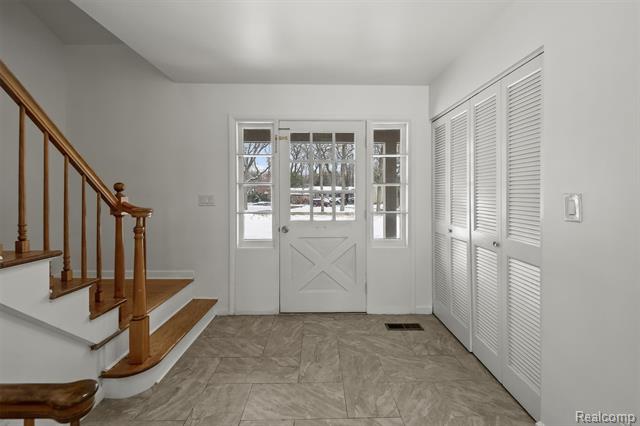 Builiding view three for 5570 Forman, Bloomfield Hills, MI. 48301