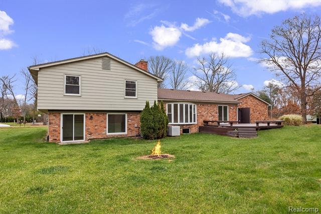 Builiding view two for 5570 Forman, Bloomfield Hills, MI. 48301