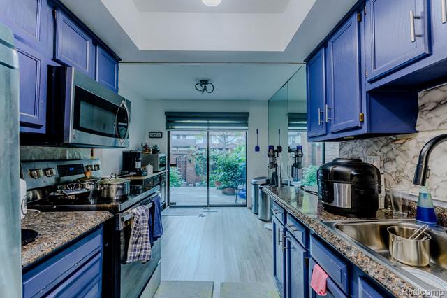 Builiding view fifteen for 1105 Kirts, Troy, MI. 48084