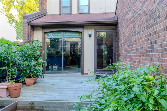 Builiding view one for 1105 Kirts, Troy, MI. 48084