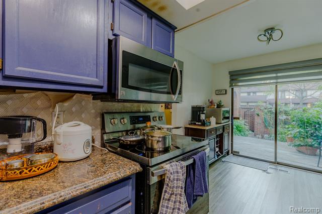 Builiding view sixteen for 1105 Kirts, Troy, MI. 48084