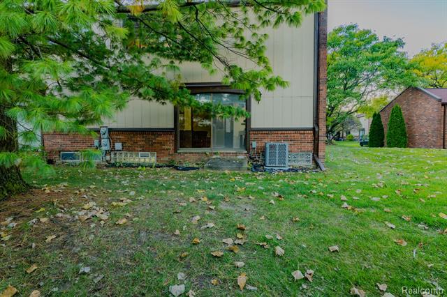 Builiding view thirty five for 1105 Kirts, Troy, MI. 48084