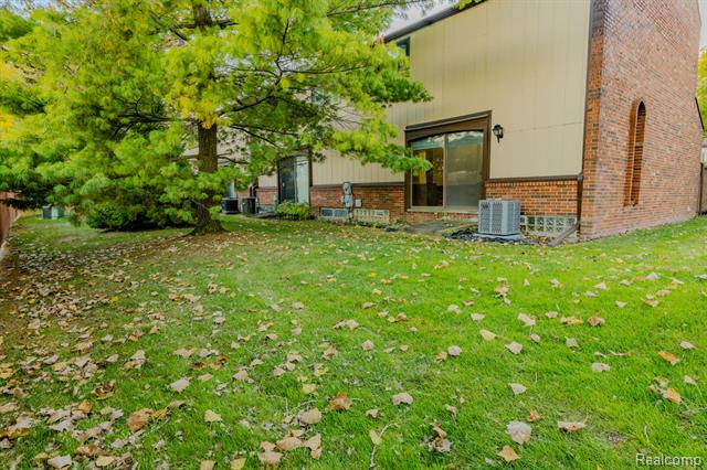 Builiding view thirty four for 1105 Kirts, Troy, MI. 48084