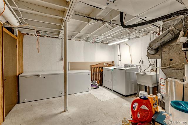 Builiding view thirty one for 1105 Kirts, Troy, MI. 48084