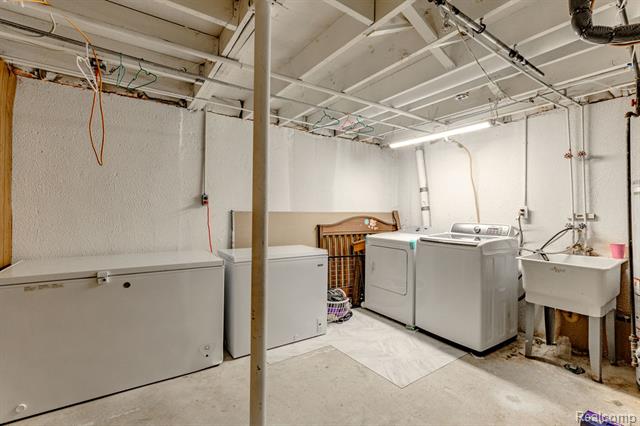 Builiding view thirty two for 1105 Kirts, Troy, MI. 48084