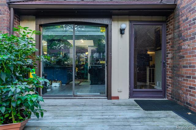 Builiding view two for 1105 Kirts, Troy, MI. 48084