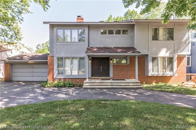 front view for 2110 Langham Dr, West Bloomfield, Mi. 48323