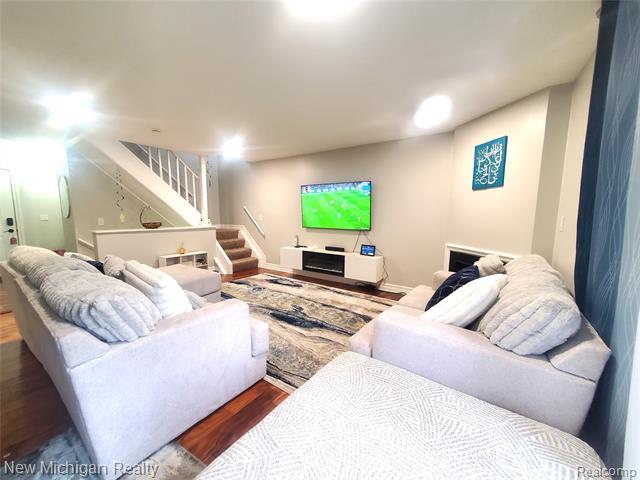 Builiding view five for 1223 Kirts, Troy, MI. 48084