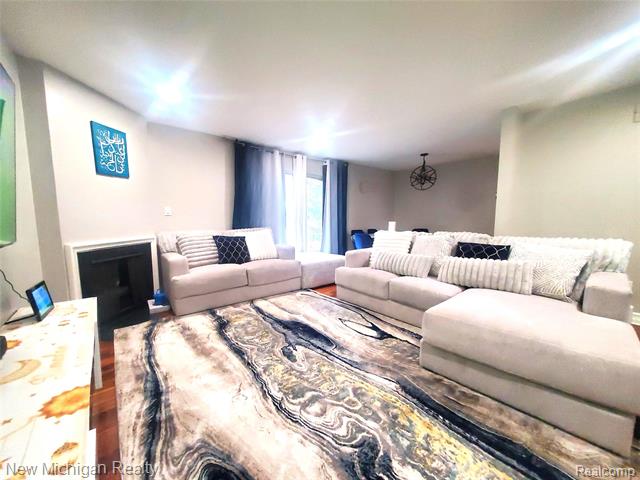 Builiding view six for 1223 Kirts, Troy, MI. 48084