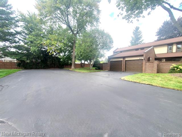 Builiding view thirty one for 1223 Kirts, Troy, MI. 48084