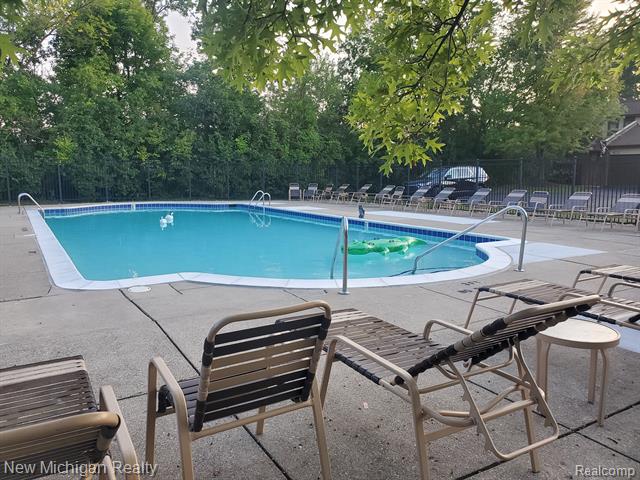 Builiding view thirty three for 1223 Kirts, Troy, MI. 48084