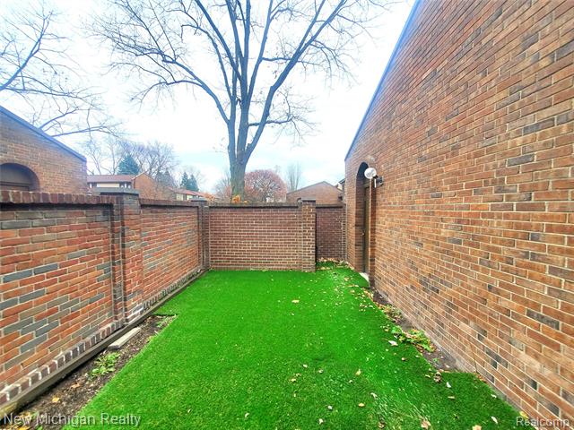 Builiding view thirty for 1223 Kirts, Troy, MI. 48084