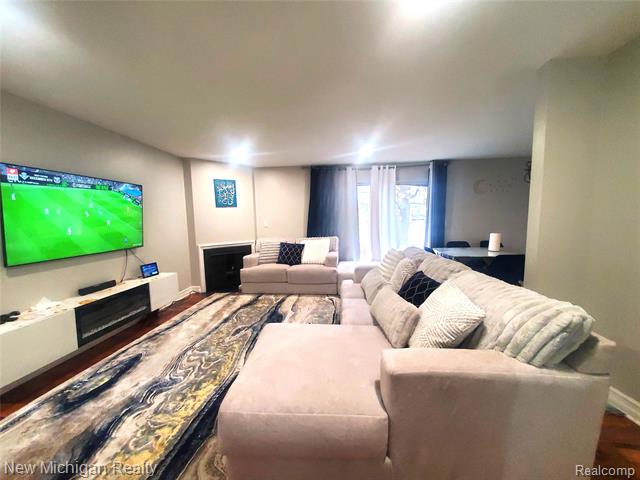 Builiding view three for 1223 Kirts, Troy, MI. 48084