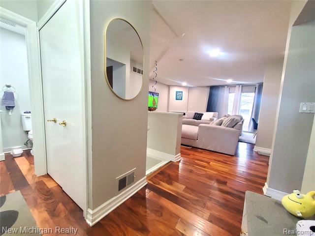 Builiding view two for 1223 Kirts, Troy, MI. 48084