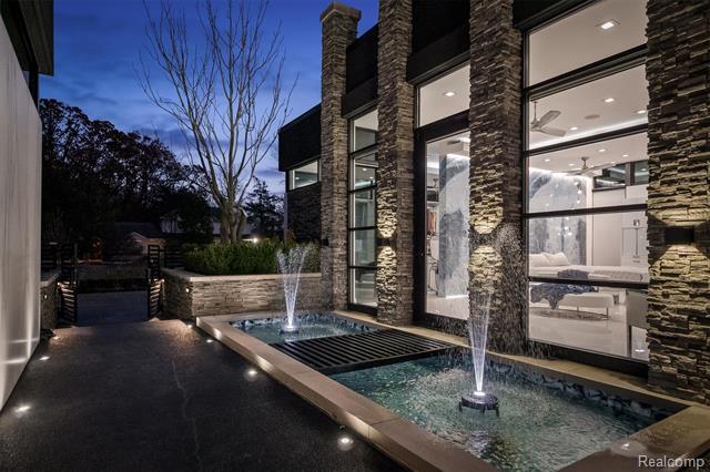 Builiding view eight for 5116 West Bloomfield Lake, West Bloomfield, MI. 48323