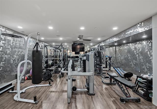 Builiding view fifty five for 5116 West Bloomfield Lake, West Bloomfield, MI. 48323