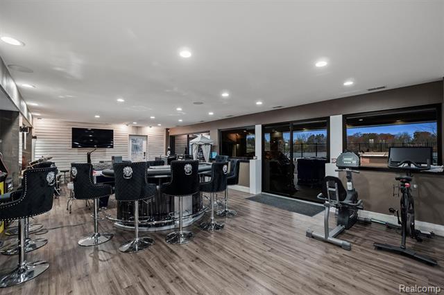 Builiding view fifty one for 5116 West Bloomfield Lake, West Bloomfield, MI. 48323