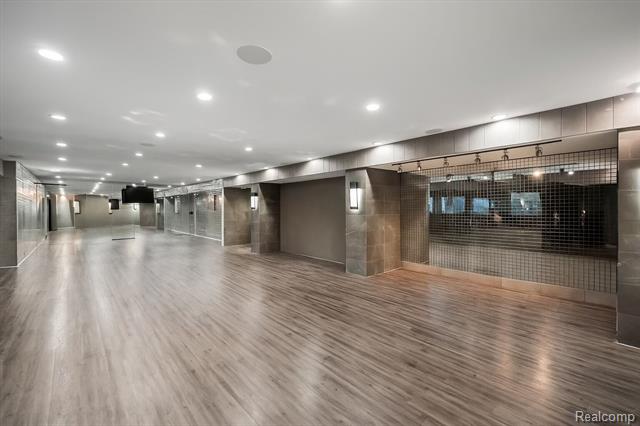 Builiding view fifty three for 5116 West Bloomfield Lake, West Bloomfield, MI. 48323