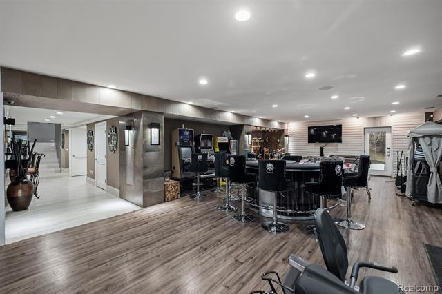 Builiding view fifty two for 5116 West Bloomfield Lake, West Bloomfield, MI. 48323