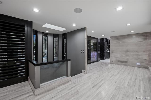 Builiding view fifty for 5116 West Bloomfield Lake, West Bloomfield, MI. 48323