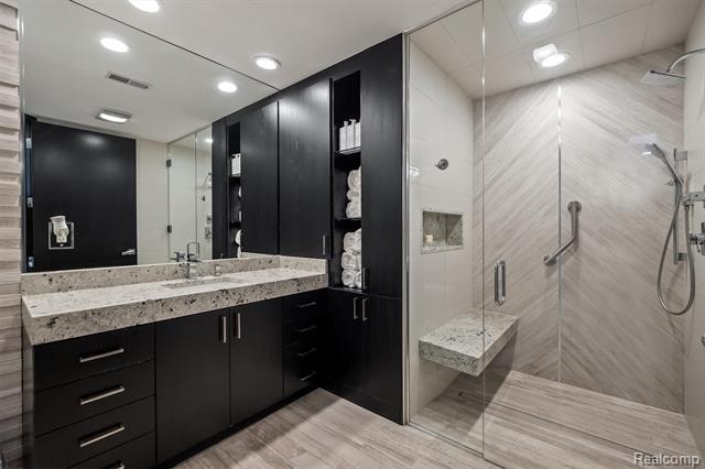 Builiding view forty five for 5116 West Bloomfield Lake, West Bloomfield, MI. 48323