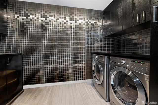 Builiding view forty four for 5116 West Bloomfield Lake, West Bloomfield, MI. 48323