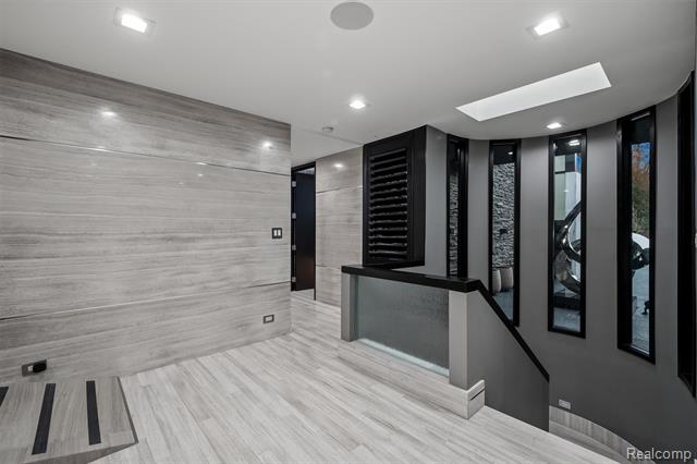 Builiding view forty nine for 5116 West Bloomfield Lake, West Bloomfield, MI. 48323