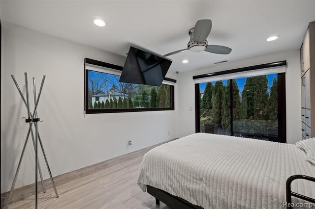 Builiding view forty six for 5116 West Bloomfield Lake, West Bloomfield, MI. 48323