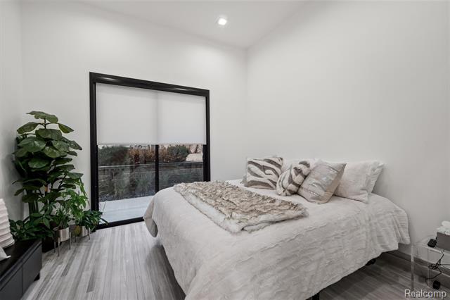 Builiding view forty three for 5116 West Bloomfield Lake, West Bloomfield, MI. 48323