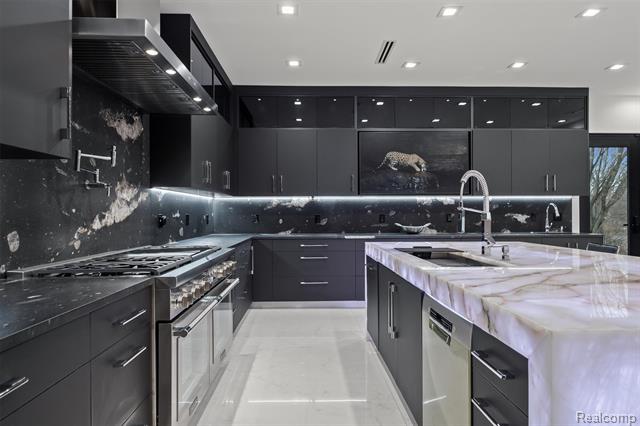 Builiding view fourteen for 5116 West Bloomfield Lake, West Bloomfield, MI. 48323