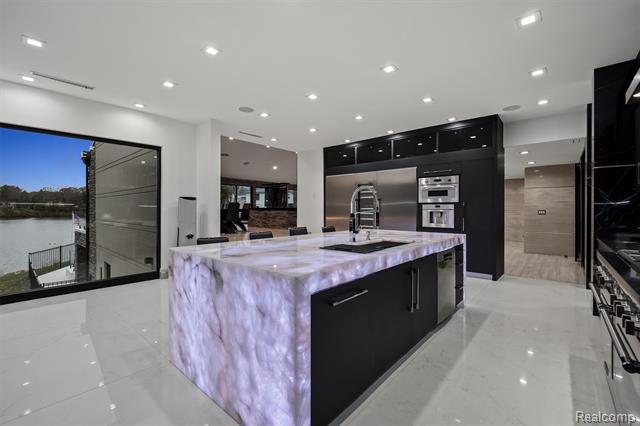 Builiding view seventeen for 5116 West Bloomfield Lake, West Bloomfield, MI. 48323