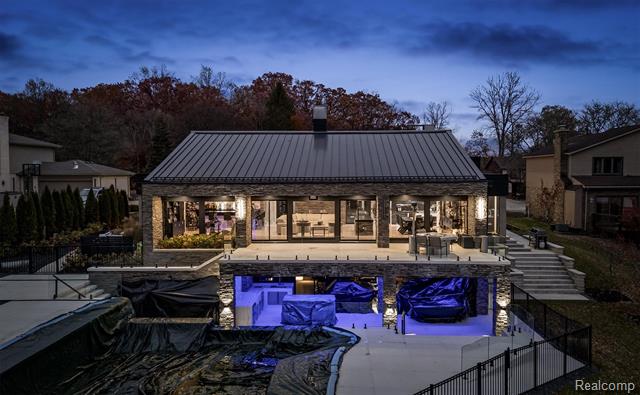 Builiding view sixty one for 5116 West Bloomfield Lake, West Bloomfield, MI. 48323