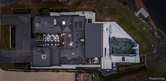 Builiding view sixty six for 5116 West Bloomfield Lake, West Bloomfield, MI. 48323